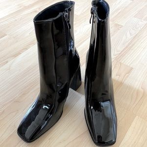 Square Up 🖤 leather boot